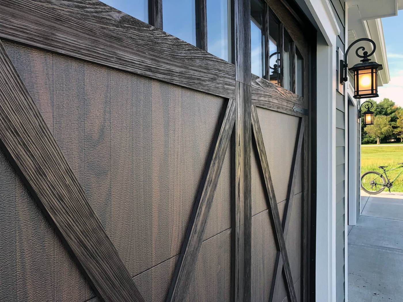 Overlay shoreline arched garage door